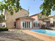 Casa en venta en Flaçà. Luminosa casa apareada en Flacà....