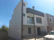 CASA EN VENTA EN FRACC CERRADO CON VIGILANCIA POR...