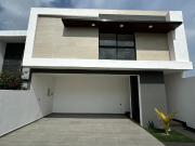 Casa en Venta en Fracc. Lomas de la Rioja, Alvarado, ver