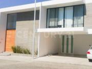 CASA EN VENTA EN FRACC. NAVARRA! A 500m FEDERAL A...