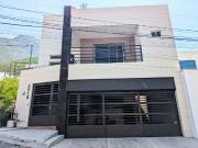 Casa en venta en Fracc. Pedregal de la Silla, Monterrey...