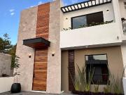 CASA EN VENTA EN FRACC. PRADERAS a un costado del campo...