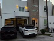 CASA EN VENTA EN FRACC PRIVADO FONTANARES MONTERREY