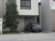 Casa en Venta en Fracc. Puerta Natura, Coto 9, Villa de Pozo