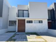 CASA EN VENTA EN FRACCIONAMIENTO ALTOZANO, QUERETARO