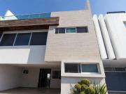 Casa en Venta en Fraccionamiento Arboreto con acabados...