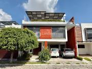 CASA EN VENTA EN FRACCIONAMIENTO BOSQUES DE ZAVALETA