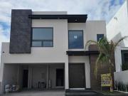 ¡Casa en Venta en Fraccionamiento Bosques del Valle V!