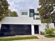 CASA EN VENTA EN FRACCIONAMIENTO BUGAMBILIAS, ZAPOPAN