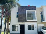 Casa en venta en Fraccionamiento Bugambilias, Zapopan,... Casa en venta en Fraccionamiento Bugambilias, Zapopan,...