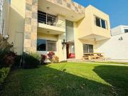 Casa en venta en fraccionamiento Burgos