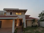 Casa en Venta en Fraccionamiento Cerrado en El Country,...