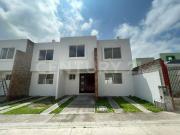 Casa en venta en fraccionamiento cerrado en San Juan del...