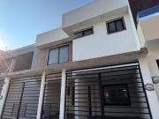 Casa en Venta en Fraccionamiento Cerrado – Zona Ánimas,...