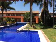 Casa en venta en fraccionamiento, con alberca, jardín y...