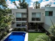 Casa en Venta en Fraccionamiento con Alberca y...
