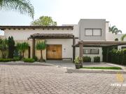 Casa en venta en fraccionamiento en Calzada Zavaleta, Puebla
