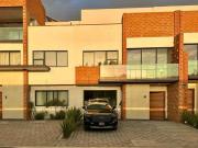 CASA EN VENTA EN FRACCIONAMIENTO EN METEPEC