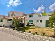 CASA EN VENTA EN FRACCIONAMIENTO EN METEPEC, A CINCO...