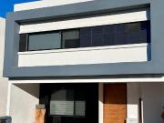 Casa en Venta en fraccionamiento en Milenio III moderna