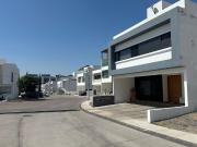 Casa en Venta en fraccionamiento en Milenio III moderna