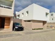 CASA EN VENTA EN FRACCIONAMIENTO EN TOLUCA