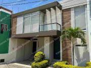 Casa en venta en fraccionamiento en Tzompantle, al norte...