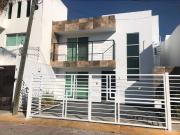 Casa en venta en fraccionamiento Fuentes de la carcaña,...