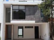 CASA EN VENTA EN FRACCIONAMIENTO LA ANTIGUA CEMENTERA