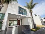 CASA EN VENTA EN FRACCIONAMIENTO LA CIMA, ZONA LAS TORRES