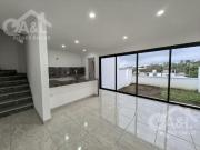 Casa en Venta en Fraccionamiento La Finca con Jardin