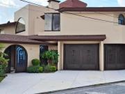 Casa en Venta en Fraccionamiento La Joya con Jardín...