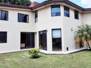 Casa en Venta en Fraccionamiento La Joya con Jardín...