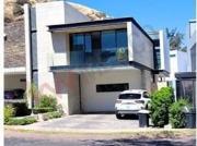 Casa en Venta en Fraccionamiento La Rioja, Tlajomulco de...