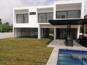 Casa en venta en fraccionamiento Lomas de Cocoyoc, Morelos