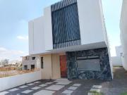 CASA EN VENTA EN FRACCIONAMIENTO MESETA, CON ALBERCA Y...