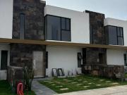 Casa en venta en fraccionamiento Piedra del Sol, San...