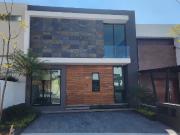 Casa en Venta en Fraccionamiento privado acabados de...