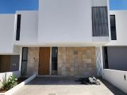 Casa en Venta en fraccionamiento privado con casa club,...