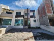 Casa en Venta en Fraccionamiento privado con Casa Club...