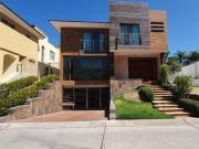 CASA EN VENTA EN FRACCIONAMIENTO PUERTA DE HIERRO CASA EN VENTA EN FRACCIONAMIENTO PUERTA DE HIERRO