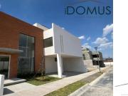 CASA EN VENTA EN FRACCIONAMIENTO RESIDENCIAL CARDELL,...