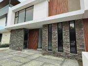 Casa en Venta en Fraccionamiento Residencial con 4...