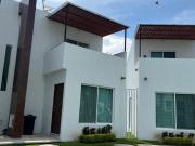 CASA EN VENTA EN FRACCIONAMIENTO SAN ISIDRO, UBICADA EN...