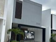 CASA EN VENTA EN FRACCIONAMIENTO SOTAVENTO