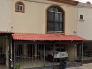 CASA EN VENTA EN FRACCIONAMIENTO VALLE DE LAS CUMBRES...