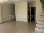 CASA EN VENTA EN FRACCIONAMIENTO VALLE DORADO SECCIÓN...