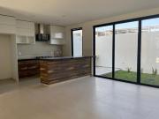 CASA EN VENTA EN FRACCIONAMIENTO VALLE IMPERIAL ZAPOPAN...