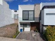 CASA EN VENTA EN FRACIONAMIENTO MADEIRAS ZAPOPAN