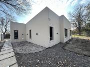 Casa en venta en Funes, 2 dormitorios c/ cochera doble y...